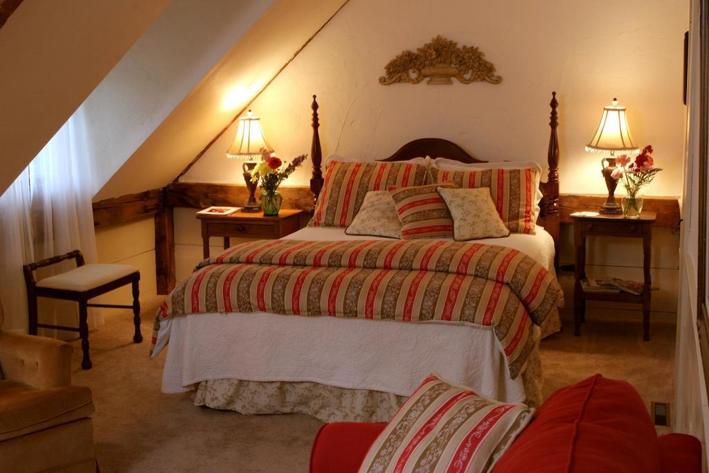 Colby Hill Inn Henniker Стая снимка