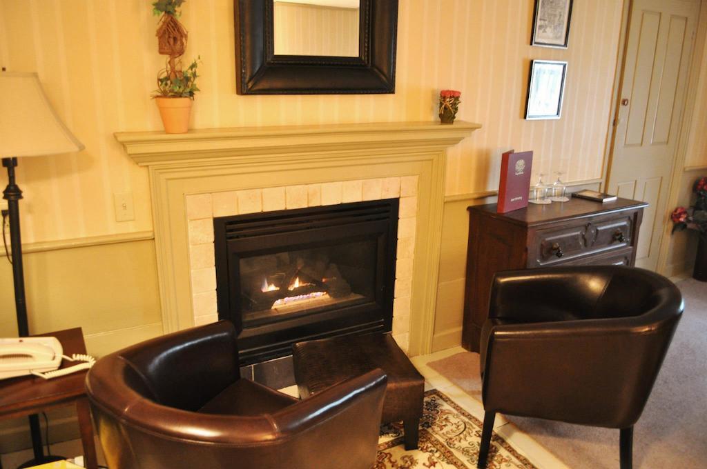Colby Hill Inn Henniker Стая снимка