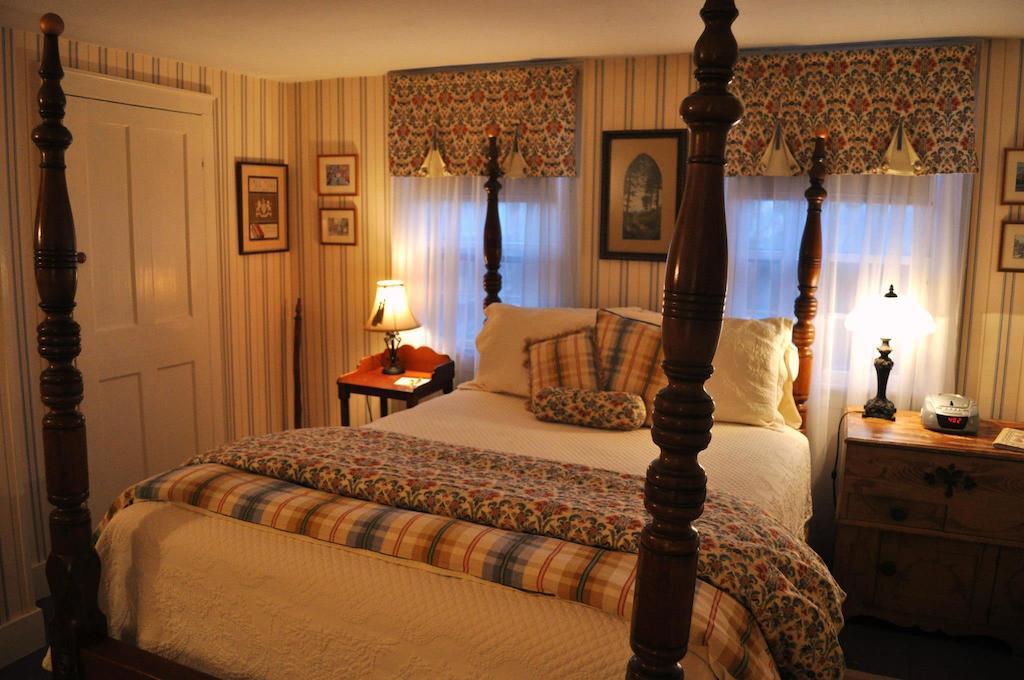 Colby Hill Inn Henniker Стая снимка