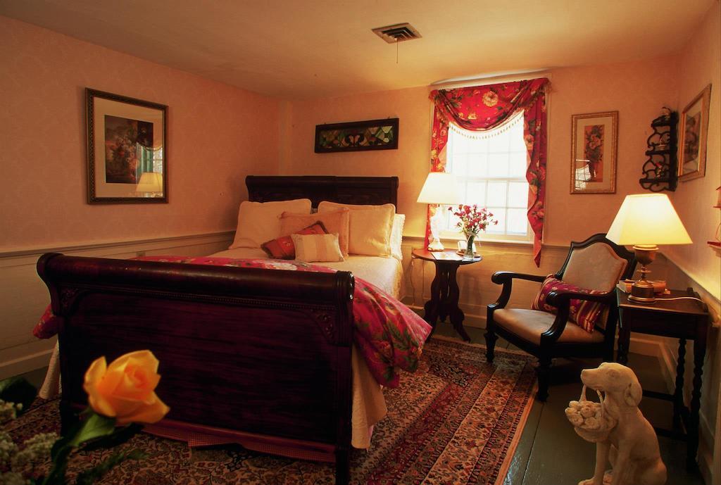 Colby Hill Inn Henniker Стая снимка